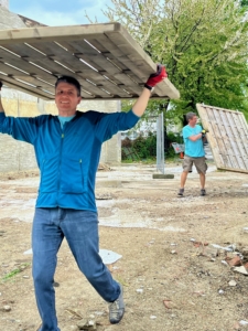 Helfer auf der Baustelle 2